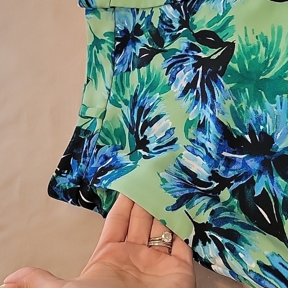 Banana Republic Size 4 Floral Print Green Blue Stretch Dressy Shorts, NWOT - Picture 13 of 14